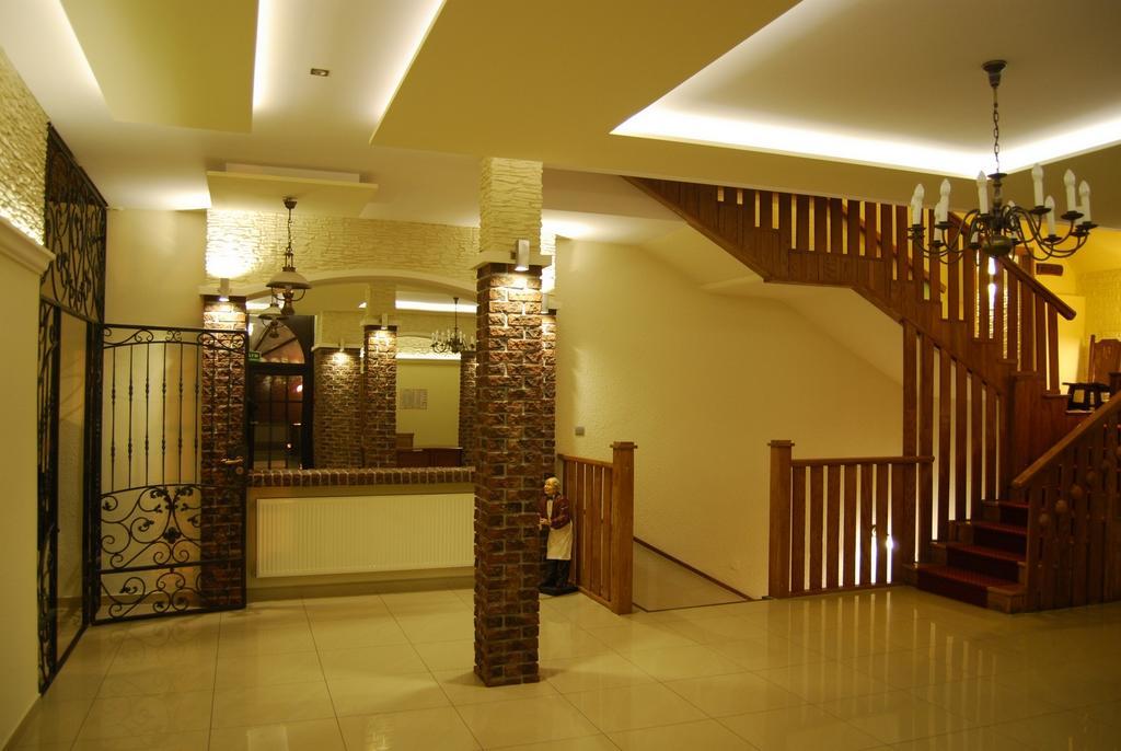 Zajazd Boryna Wielun Exterior photo